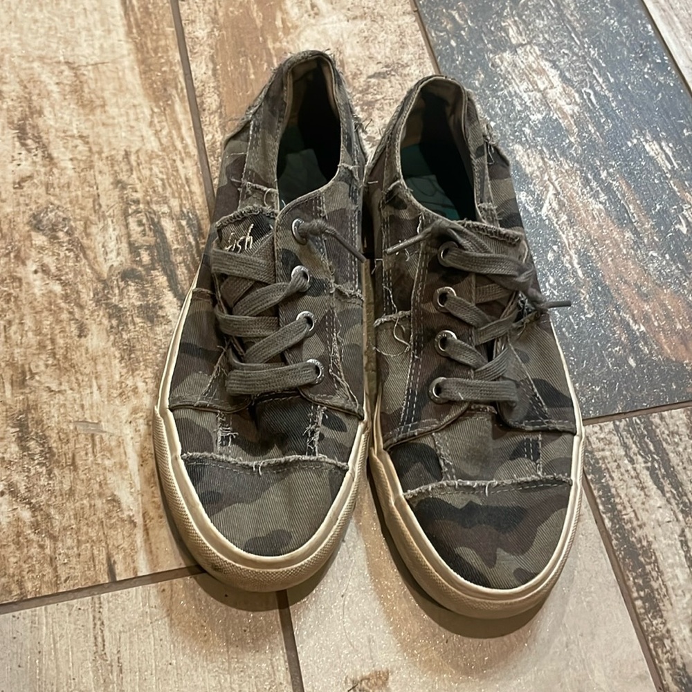 Blowfish slip on tennis shoe size 9